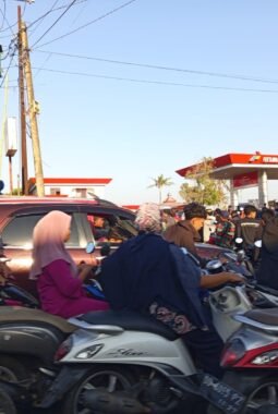 Di Tengah Kelelahan Antrian dan Kelangkaan, Masyarakat Menunggu Jawaban atas Krisis Energi yang Tak Kunjung Usai
